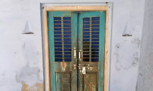 தாரமங்கலத்தில் நூற்றாண்டு பழமை வாய்ந்த பஜனை பெருமாள் கோவிலில் 7 சாமி சிலைகள் திருட்டு