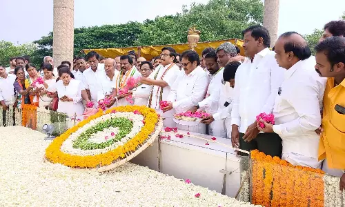 ஸ்ரீபெரும்புதூரில் ராஜீவ்காந்தி நினைவிடத்தில் கே.எஸ்.அழகிரி அஞ்சலி