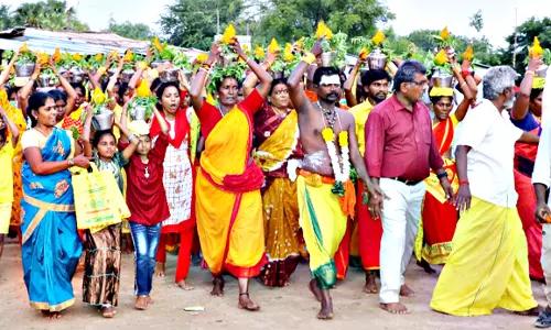இருக்கன்குடி மாரியம்மன் கோவிலில்  பக்தர்கள் குவிந்தனர்