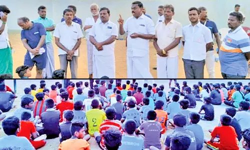 கூடங்குளம் அருகே கபடி வீரர்களுக்கு ஆலோசனைகள் வழங்கிய முன்னாள் எம்.பி.