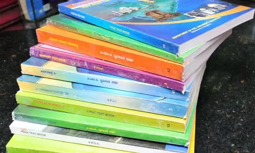 பொள்ளாச்சி கல்வி மாவட்டத்தில் பள்ளி மாணவர்களுக்கு வழங்கும் பாடப்புத்தகங்கள் தயார்