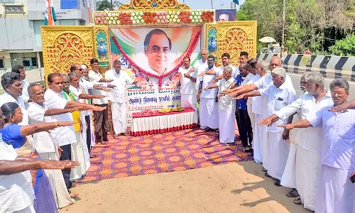 நினைவு தினத்தையொட்டி ராஜீவ்காந்தி உருவப்படத்திற்கு காங்கிரசார் மரியாதை- முன்னாள் மத்திய  மந்திரி தனுஷ்கோடி ஆதித்தன் பங்கேற்பு