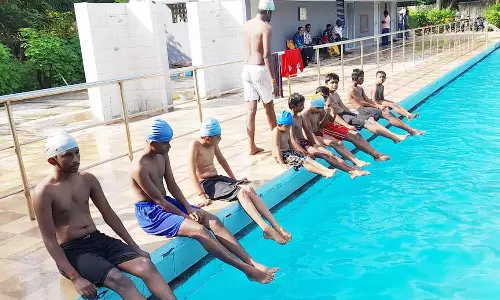 தருமபுரியில் மாணவர்கள், பொதுமக்களுக்கு நீச்சல் பயிற்சி