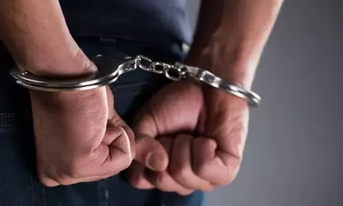 திருமணம் செய்வதாக ஆசைவார்த்தை கூறி பெண்ணை கற்பழித்த அரசு ஊழியர் கைது