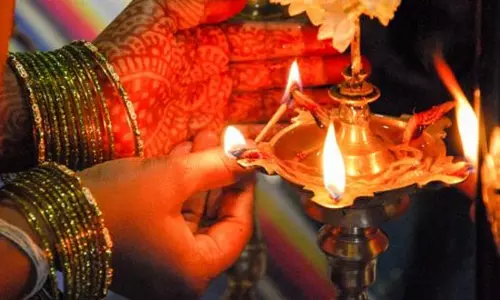 விளக்கே, திருவிளக்கே...