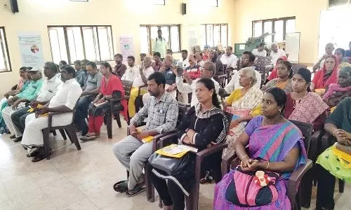 சின்னமனூர் அருகே தேனீ வளர்ப்பு குறித்து விவசாயிகளுக்கு பயிற்சி