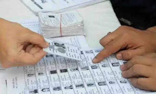 வாக்காளர் பட்டியல் சுருக்க முறை திருத்த பணி - திருப்பூர் மாவட்டத்துக்கு 1.50 லட்சம் படிவங்கள்