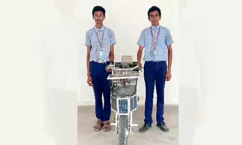 மாணவர்கள் உருவாக்கிய புதிய கண்டுபிடிப்பான சோலார் சைக்கிள்