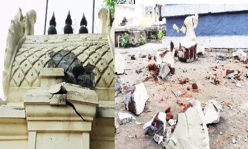 மின்னல் தாக்கி கோபுரம் சேதம்