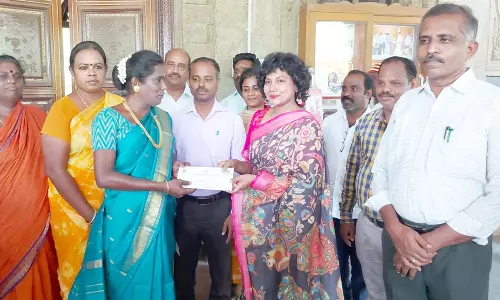 புதுக்கோட்டை மாவட்டத்தை சேர்ந்த 30 திருநங்கைகளுக்கு இலவச வீட்டுமனை பட்டா-அரசு நலத்திட்ட உதவிகள்