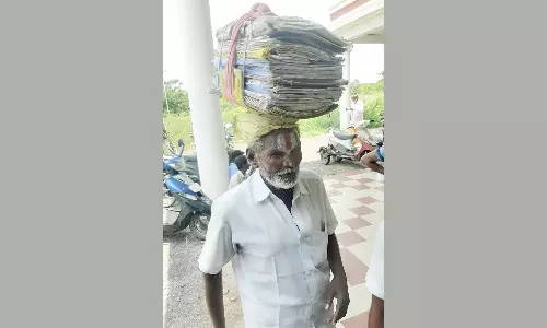 கடலூர் கலெக்டர் அலுவலகத்திற்கு 33 முறை அளித்த மனுக்களை கட்டு கட்டி கொண்டு வந்த முதியவர்