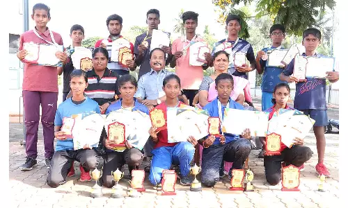 புளூ ஸ்டார் பள்ளி மாணவர்களுக்கு பாராட்டு