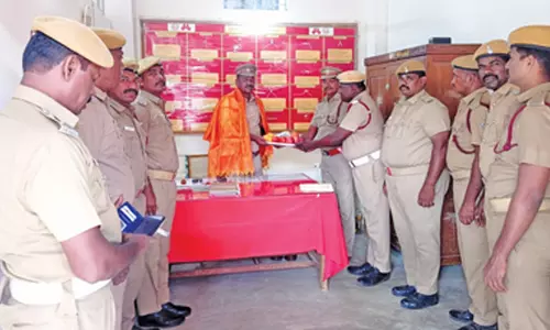 வேலாயுதம்பாளையம் புதிய தீயணைப்பு நிலைய அலுவலர் பதவியேற்பு
