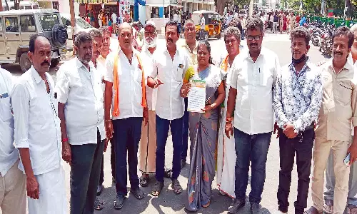 கெங்கையம்மன் தேர் செல்லும் தெருக்களை சீரமைக்க வேண்டும்