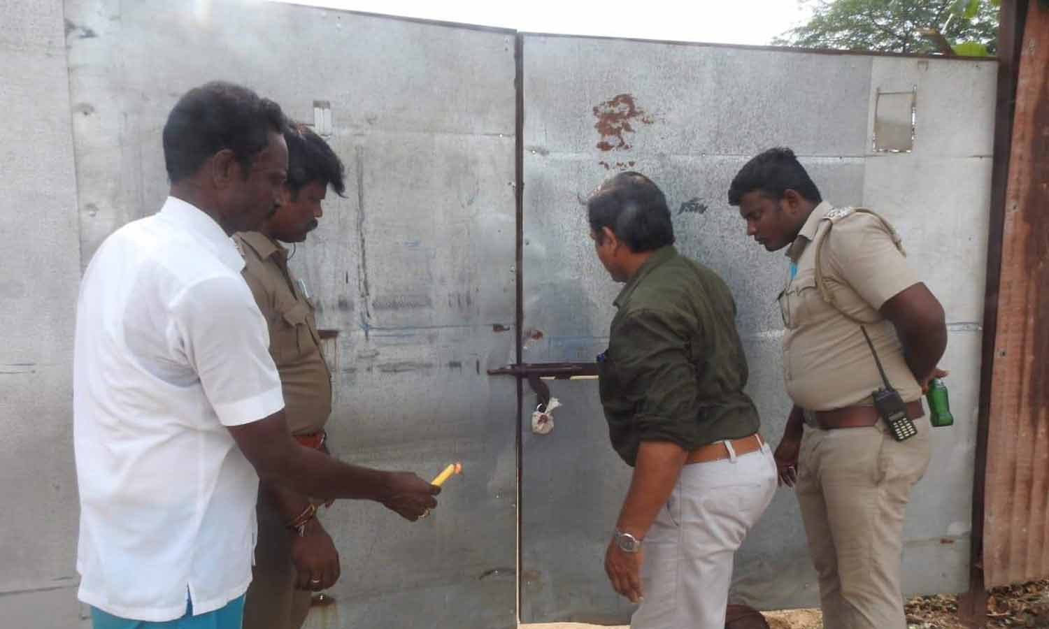 திருவள்ளூர் மாவட்டத்தில் அனுமதியின்றி செயல்பட்ட 71 மதுபார்களுக்கு சீல்