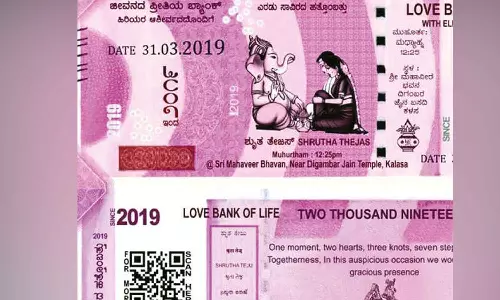 சமூக வலைதளங்களில் வைரலாகும் ரூ.2 ஆயிரம் நோட்டு வடிவ திருமண அழைப்பிதழ்