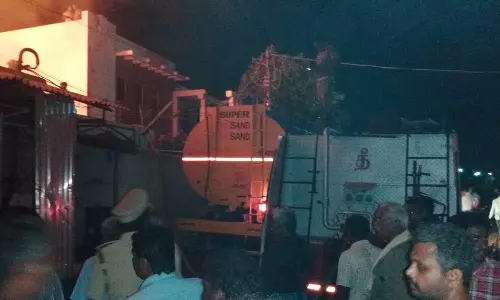 காங்கேயம் அருகே ஆயில் மில்லில் தீ விபத்து- ரூ.10 லட்சம் பொருட்கள் எரிந்து நாசம்