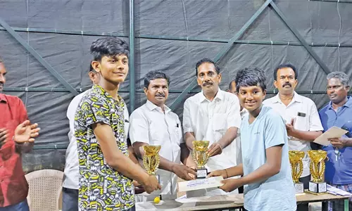 சோழசிராமணி அருகே மாவட்ட அளவிலான இறகு பந்து போட்டி