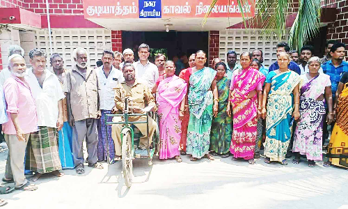 குடியாத்தம் போலீஸ் நிலையத்தில் காய்கறி வியாபாரிகள் புகார்