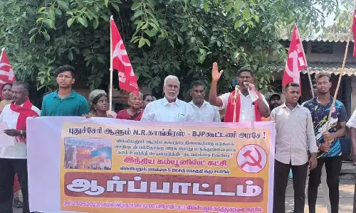 அரசு ஆஸ்பத்திரியை தரம் உயர்த்த கோரி இந்திய கம்யூனிஸ்டு ஆர்ப்பாட்டம்