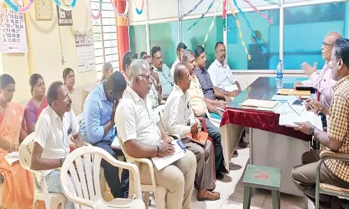 பொதுமக்கள் அளித்த புகார்களுக்கு  உடனடியாக நடவடிக்கை எடுக்க வேண்டும்- மின்வாரிய அதிகாரி உத்தரவு