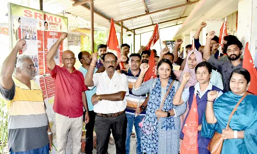 ஈரோட்டில் ரெயில் ஓட்டுநர்கள் ஆர்ப்பாட்டம்