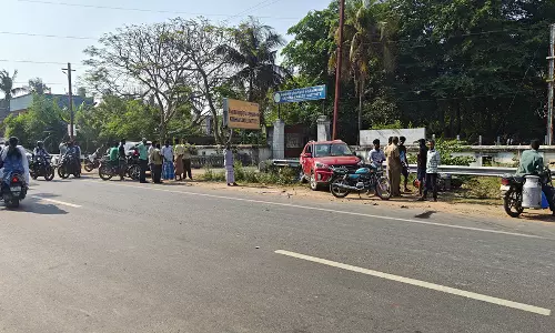 கடலூர் அருகே  2 கார்கள் நேருக்கு நேர் மோதி விபத்து