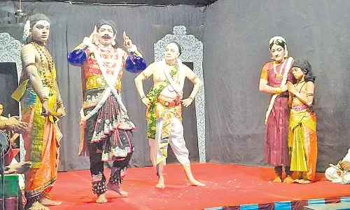 மெலட்டூர், பாகவத மேளாவில் தத்ரூபமாக அரங்கேறிய அரிச்சந்திரா நாடகம்