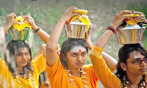 முத்துமாரியம்மன் கோவிலில் பால்குட ஊர்வலம்