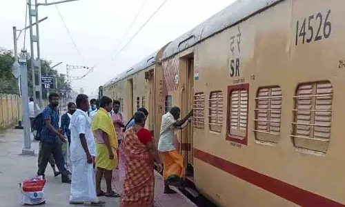 உடுமலை ரெயில் நிலையத்தில் அடிப்படை வசதிகள் மேம்படுத்தப்படுமா?