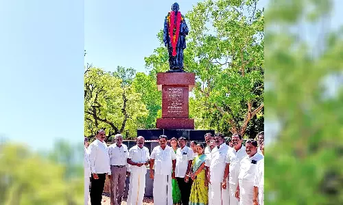 திருச்செந்தூரில் சி.பா. ஆதித்தனார் சிலைக்கு அமைச்சர் அனிதா ராதாகிருஷ்ணன் மரியாதை