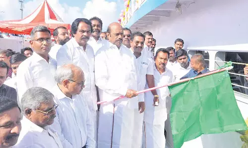 கன்னியாகுமரியில் இருந்து வட்டக்கோட்டை வரை குளிர்சாதன வசதியுடன் உல்லாச படகு சவாரி