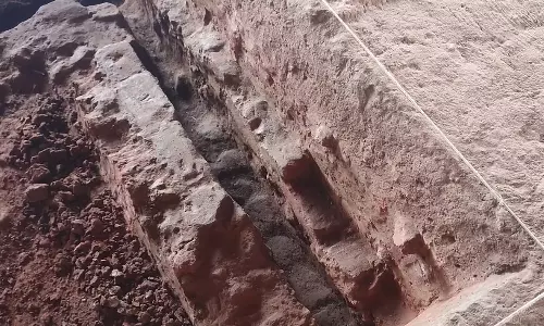 ஜெயங்கொண்டம் அருகே மாளிகை மேடு மூன்றாம் கட்ட அகழ்வாராய்ச்சி பணியில் அரண்மனை காலத்து மதில் சுவர் கண்டுபிடிப்பு