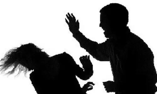 தா.பழூர் அருகே வயலுக்கு சென்ற பெண் மீது தாக்குதல்