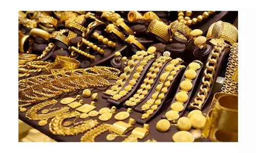 ஓடும் பஸ்சில் பெண்ணிடம் 4½ பவுன் நகை திருட்டு