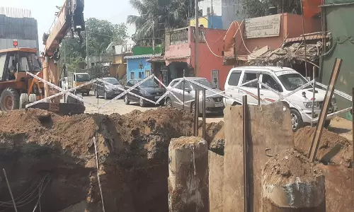 கண்டமங்கலம் ரெயில்வே கேட்டில் போக்குவரத்து நெரிசல்: வாகன ஓட்டிகள் பாதிப்பு