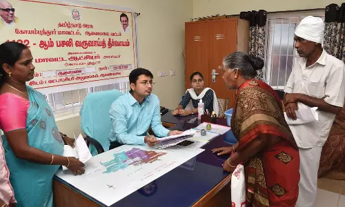 ஆனைமலையில் ஜமாபந்தி-பொதுமக்களிடம் கோரிக்கை மனுக்களை பெற்ற கலெக்டர்