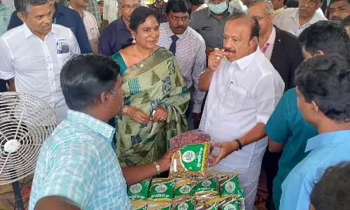 தென்னை கள் இறக்குவது தொடர்பாக அனைத்து தரப்பினருடன் ஆலோசித்து முடிவு-கோவையில் அமைச்சர் எம்.ஆர்.கே.பன்னீர்செல்வம் பேட்டி