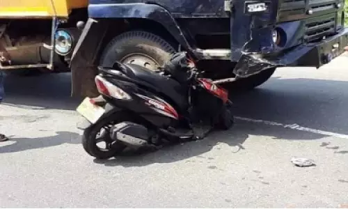 லாரி மோதி கணவன்-மனைவி பலி