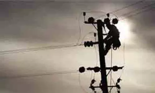 விமான நிலையம் விரிவாக்க பணி: கோவையில் காலி செய்யாத வீடுகளின் மின் இணைப்பு துண்டிப்பு