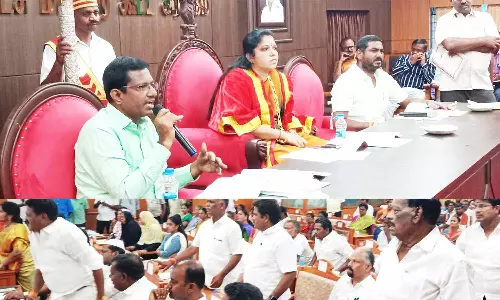 வேலூர் மாநகராட்சியில் எந்தப் பணிகளும் நடைபெறுவதில்லை