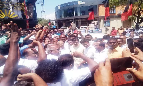 பாளையில் தி.மு.க. மத்திய மாவட்ட பொறுப்பாளருக்கு உற்சாக வரவேற்பு