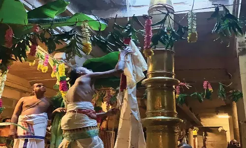 ஆழ்வார்திருநகரி ஆதிநாதர் ஆழ்வார் கோவிலில் நம்மாழ்வார் அவதார விழா கொடியேற்றம்