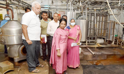 கிருஷ்ணகிரி ஆவினில் கலெக்டர் ஆய்வு