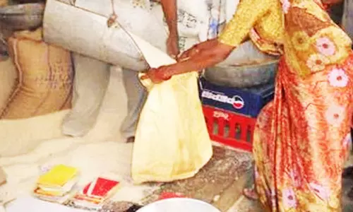 வேலூர் மாவட்டத்தில் இயங்கி வந்த 55 ரேஷன் கடைகள் திருப்பத்தூரில் சேர்ப்பு