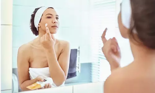 வீட்டில் இருக்கும் போது சன்ஸ்கிரீனை பயன்படுத்த வேண்டுமா?