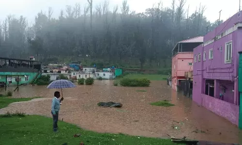கொட்டி தீர்த்த மழை- ஊட்டியில் வீடுகளுக்குள் மழைநீர் புகுந்தது