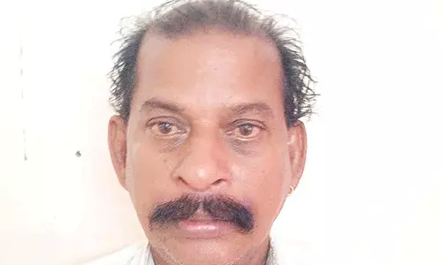 குடித்துவிட்டு ஊர் சுற்றி வந்த மகனை கத்தியால் குத்தி கொன்ற தந்தை- மாரடைப்பால் இறந்ததாக நாடகம்