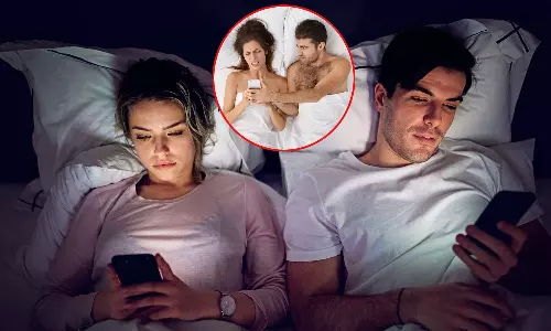 கணவன்-மனைவிக்குள்ளும் பாதிப்பை ஏற்படுத்தும் ஸ்மார்ட்போன்