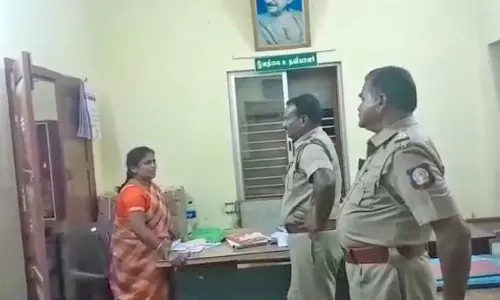 அரச்சலூர் பேரூராட்சி அலுவலகத்தில் ம.தி.மு.க. பெண் துணைத்தலைவர் 9 மணி நேரம் உள்ளிருப்பு போராட்டம்